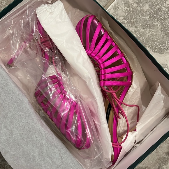 Chelsea Paris Orchid Pink Strappy Heels, Size 39 Retail $595 New in Box - Picture 5 of 9